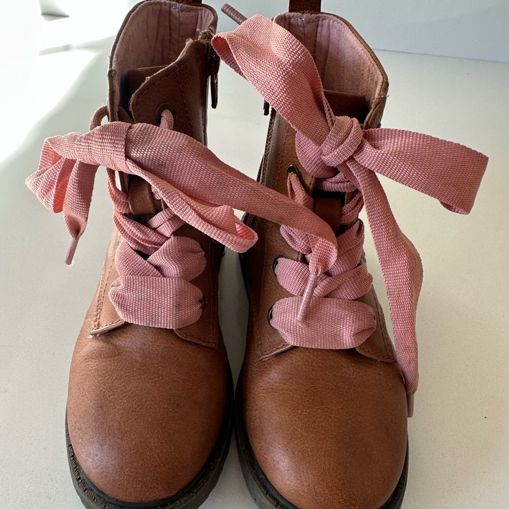 EUC toddler girls 10 Brown Leather Boots with Pink Laces